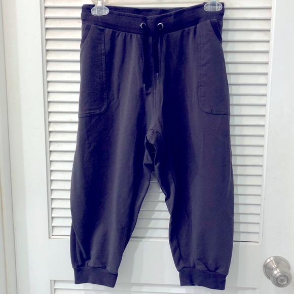 JOGGER CAPRIS with Stretch Waist. Stretchy Jogger Cuffs for ease and comfort! - Picture 1 of 6